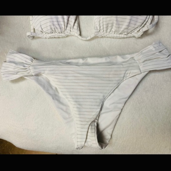 Vitamin A White with Silver Pinstripes Reversible Bikini Size 4 - Picture 4 of 8